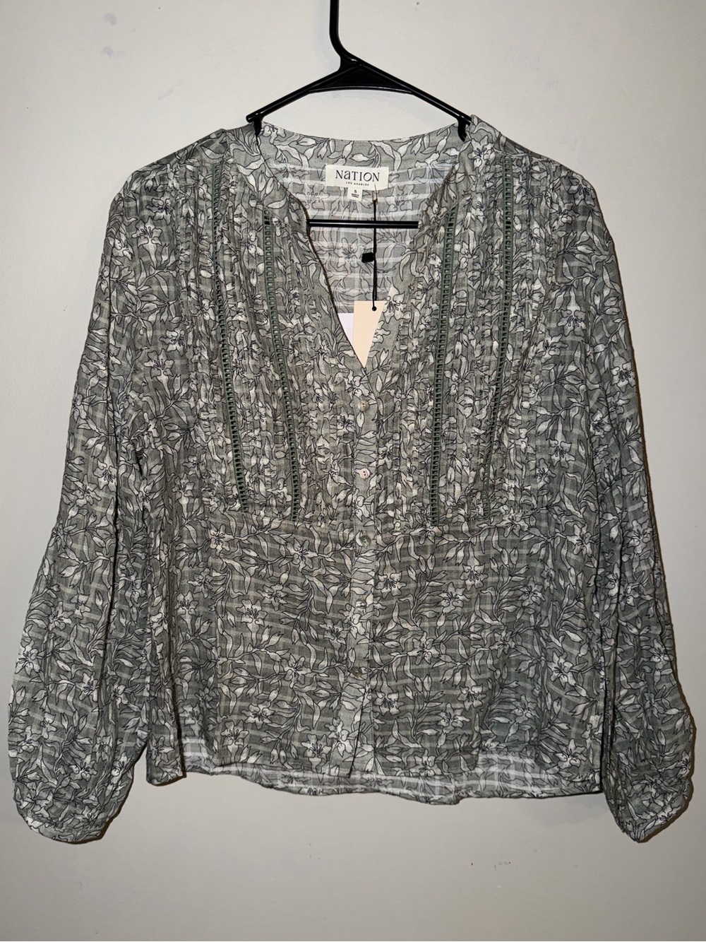 NATION Los Angeles Floral Pintuck Blouse Size S Gray Sage 100% Cotton NWT